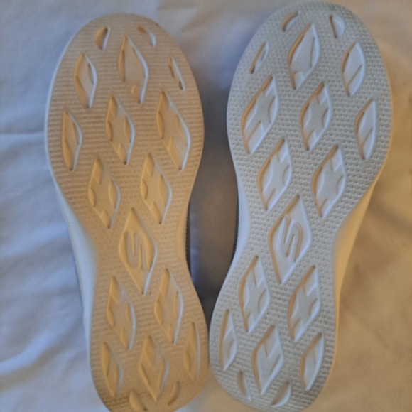 Sketchers yoga mat shoes - Picture 9 of 10